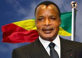 Image de Politique. Est ce une mesure de prévention ou quoi? Ce qui est certain c'est que le président congolais Denis Sassou Nguesso a préféré envoyer toute sa famille chercher refuge au Gabon. Étant donné que sa volonté de modifier la constitution ne semble pas plaire à l'ensemble du peuple congolais, le président préfère donc prendre ses dispositions au cas les choses tourneraient au vinaigre.