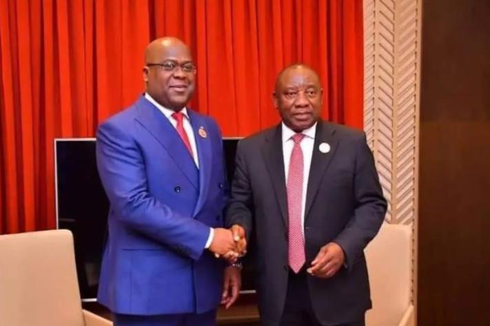 Image de Politique. Le président de l'Afrique du Sud, Cyril Ramaphosa, est attendu à Kinshasa pour une mission de 48 heures. Sa rencontre avec le président Félix Tshisekedi au Palais de la Nation portera sur les travaux de la Grande Commission entre les deux pays. De plus, les deux chefs d'État participeront au Forum économique RDC-RSA, réunissant une centaine d'hommes d'affaires des deux nations. Quelles opportunités cette visite diplomatique peut-elle offrir en termes de renforcement des relations entre l'Afrique du Sud et la République démocratique du Congo ?