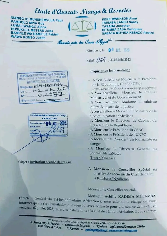 Image de Célébrités. Achille Kadima, Directeur général d'AfricaNews, est convoqué à une séance de travail à la Présidence par le service du Conseiller spécial du Chef de l'État en matière de sécurité. Cependant, dans une correspondance adressée à la présidence, son avocat demande la délocalisation de la rencontre pour "raison de sérénité". Il suggère que la séance se tienne soit au Cabinet du Ministre en charge de la presse, soit au sein de la corporation journalistique. Cette demande soulève des questions sur la liberté de la presse et le respect des devoirs et obligations des journalistes. Que pensez-vous de cette correspondance ? Ci-dessous la correspondance !