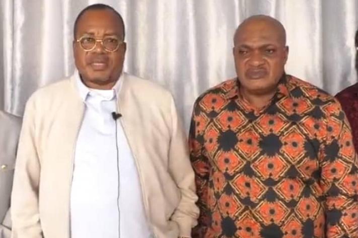 Image de Politique. Le Haut conseil des églises de réveil, représenté par des leaders religieux influents tels que le pasteur Albert Kankienza, Pascal Mukuna et Ejiba ya Mampia, demande à Félix Tshisekedi de s'impliquer dans l'affaire de la destitution de Godé Mpoyi et de plaider en sa faveur devant la Cour constitutionnelle. Les membres du conseil ont exprimé leur solidarité depuis la résidence du pasteur Mpoyi, dénonçant les circonstances entourant sa destitution. Cette affaire soulève des questions sur le rôle des leaders religieux en politique et la nécessité d'une justice équitable. Que pensez-vous de cet appel à l'endroit du président Tshisekedi ?