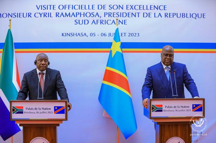 Image de Politique. La diplomatie rwandaise est confrontée à une situation tendue depuis plusieurs mois. Les relations entre le Rwanda et la République démocratique du Congo (RDC) sont au plus bas, notamment en raison du dossier du M23. Les deux pays se méfient mutuellement et restent à couteaux tirés. Le président congolais, Félix Tshisekedi, refuse de négocier avec le M23 soutenu par le Rwanda, tandis que le Rwanda cherche à éviter les discussions pour préserver ses intérêts économiques. Comment sortir de cette impasse diplomatique et trouver une résolution pacifique à la crise ?