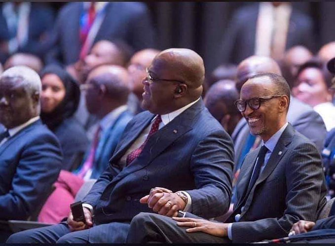 Image de Politique. Les tensions montent entre le Congo et le Rwanda, ce qui suscite des craintes d'une nouvelle guerre dans la région. Le président congolais, Félix Tshisekedi, semble soutenir les opposants rwandais, ce qui a provoqué une mise en garde de Paul Kagame, le président rwandais. Des rapports de l'ONU soulèvent des préoccupations concernant les alliances de l'armée congolaise avec des groupes rebelles rwandais. Alors que le souvenir de la "deuxième guerre" du Congo persiste, la situation actuelle dans l'est de la RDC suscite des inquiétudes quant à la possibilité d'une nouvelle escalade de violence. Comment éviter cette guerre entre le Congo et le Rwanda qui se profile ?