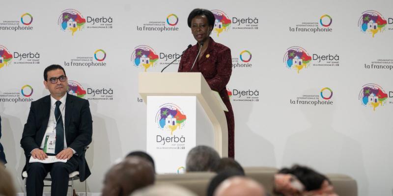 Image de Sport. Louise Mushikiwabo, Secrétaire Général de l'Organisation Internationale de la Francophonie (OIF), sera présente à Kinshasa pour lancer les IXes Jeux de la Francophonie en compagnie du Président Félix Tshisekedi. L'événement, qui se tiendra du 28 juillet au 6 août 2023, réunira les meilleurs talents artistiques et sportifs francophones âgés de 18 à 35 ans. Les Jeux de la Francophonie, organisés en collaboration avec le pays hôte, offrent une plateforme pour promouvoir les talents de la jeunesse francophone. La précédente édition en Côte d'Ivoire en 2017 avait réuni près de 3 500 participants venus de 53 pays. Que pensez-vous de ces jeux ?