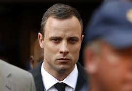 Image de Célébrités. Après avoir été condamné par la justice pour l’assassinat de sa compagne, le célèbre athlète paralympique sud-africain, Oscar Pistorius avait décidé de faire appel de la décision mais malheureusement pour lui la cour constitutionnelle sud-africaine a rejeté son recours ce mercredi 2 mars passé ce qui signifie que l’athlète devra se conformer à la première décision de justice et purger sa peine.