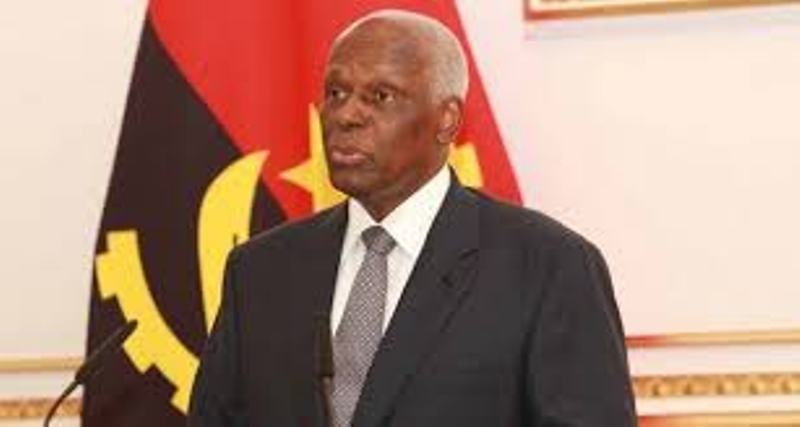 Image de Affaires Etrangères. Le président angolais, José Eduardo Dos Santos, au pouvoir depuis 1979 a annoncé qu’il se retirerait de la vie politique en 2018. Une annonce qui a certainement fait des nombreux heureux particulièrement chez l’opposition angolaise qui est fortement affaiblie et intimidée par les mesures de répression mise en place par cet homme qui est pouvoir depuis plus de 36 ans. J’espère simplement qu’il arrivera à tenir son engagement et permettra à la jeune génération de prendre les rennes de ce pays qui aspire au changement.