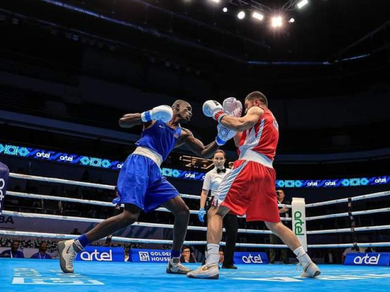 Image de Sport. Quatre boxeurs congolais, dont trois femmes, visent une qualification pour les Jeux Olympiques de Paris en 2024. À Dakar, lors des quarts de finale ce 13 septembre, ils se sont démarqués parmi les sept participants initialement en lice pour la RDC. Il s'agit notamment de Marcelat Sakobi, Brigitte Mbabi, Bénédicte Diyoka pour les dames et Steve Kulenguluka pour les messieurs. Il est à noter que malgré ces avancées, la RDC n'est pas encore en mesure de surpasser sa performance des Jeux de Tokyo, où quatre boxeurs étaient également en compétition. Le défi actuelle est donc clair : remporter toutes les prochaines rencontres pour sécuriser ces places. Pensez-vous que nos boxeurs y arriveront ?