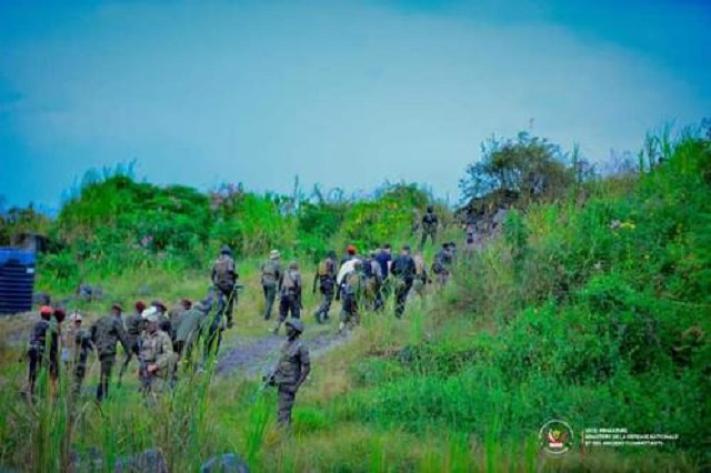 Image de Société. Le député provincial Bayengo Mufunza a lancé une pétition pour que le Nord-Kivu et l'Ituri soient déclarés zones sinistrées en raison de la violence armée qui les touche. Cette démarche vise à obtenir des allégements fiscaux pour ces provinces. Plus de cent mille signatures ont déjà été recueillies. Comment pensez-vous que la déclaration de ces zones en tant que sinistrées pourrait aider à atténuer les problèmes économiques et sécuritaires auxquels sont confrontées le Nord-Kivu et l'Ituri ? Quelles autres mesures devraient être prises pour résoudre ces problèmes de manière plus durable ?