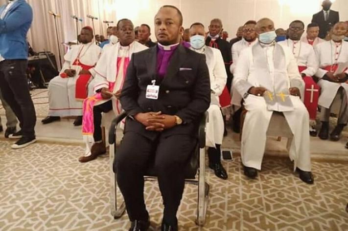 Image de Religion. Dodo Kamba, évêque général et représentant légal de l'Église de réveil du Congo (ERC), refuse de céder sa position malgré sa destitution par les membres fondateurs de l'Église. Il rejette les accusations de mauvaise gestion et de révision frauduleuse des textes statutaires, les qualifiant de procédure illégale. Kamba affirme qu'il n'a pas l'intention de rester au pouvoir par la force et suggère d'attendre la prochaine assemblée générale l'année prochaine pour le remplacer. Sa priorité actuelle est le bon déroulement du processus électoral, avec sa plateforme. Comment pensez-vous que cette situation sera résolue ?